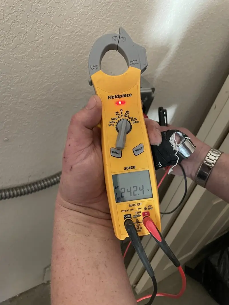 Voltage testing with clamp meter during Recessed Lighting Installation in Vienna